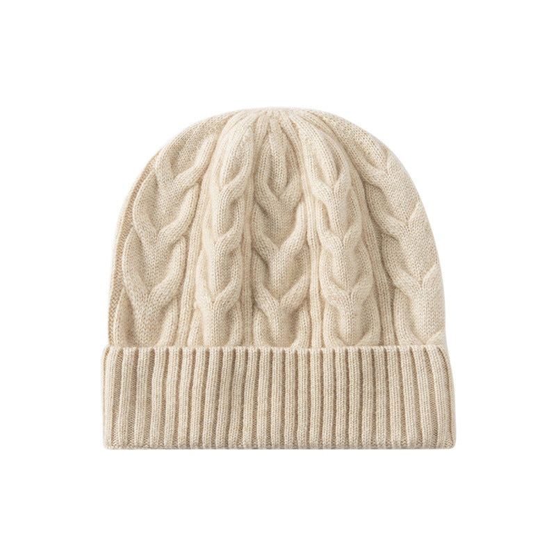 Bonnet tricoté à torsades