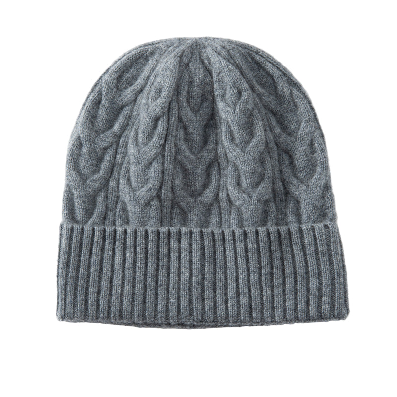 Bonnet tricoté à torsades